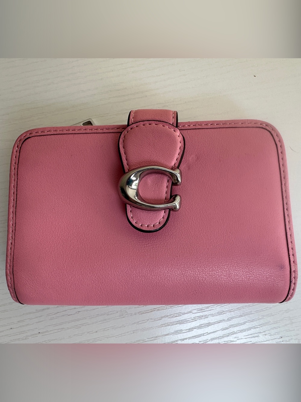 Like New COACH TABBY Pink Leather Medium Wallet snap with zip corner pouch
